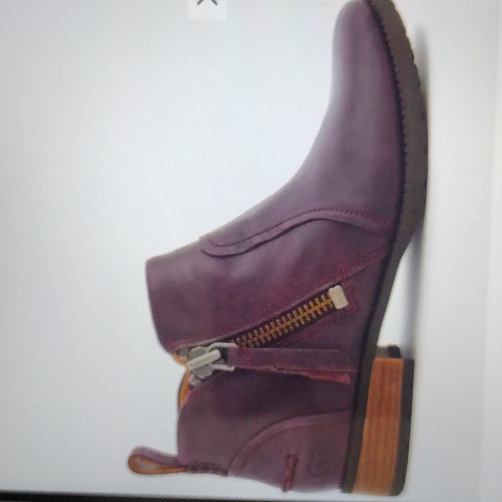 UGG Purple AuteoFull Grain Leather Ankle Boots. Priced lower to sell. New No Tag